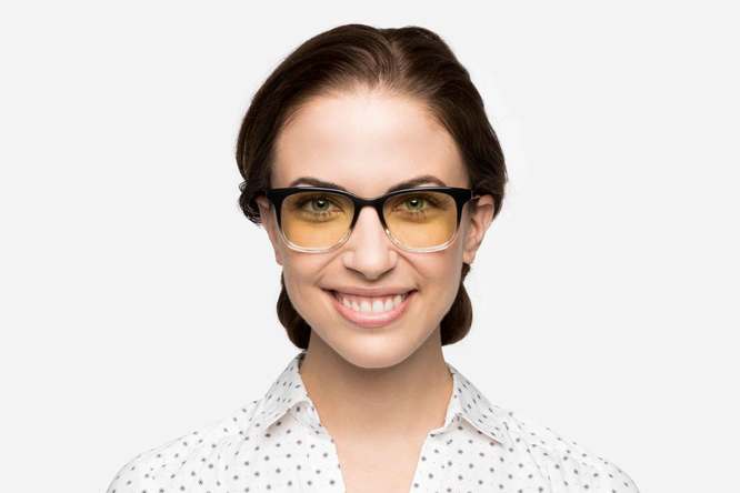 Hopper sleepglasses in manhattan fade on female model viewed from front
