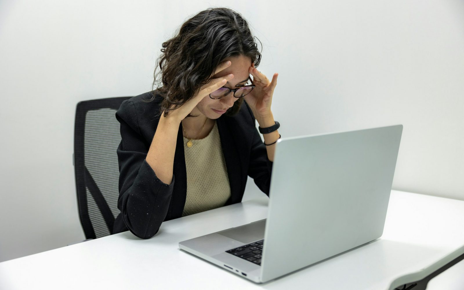 How Long Does Eye Strain Last? Learn All About Eye Strain