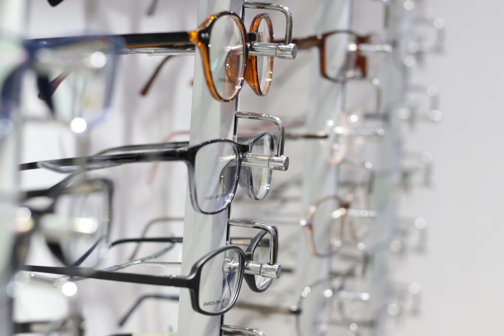 What Glasses Are In Style For Men and Women Right Now?