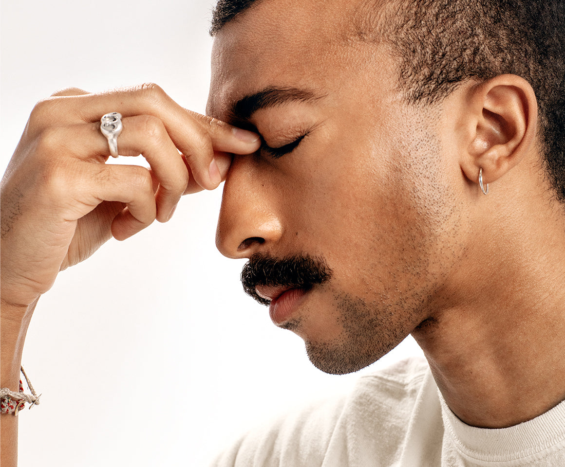 Man with eye pain closing his eyes