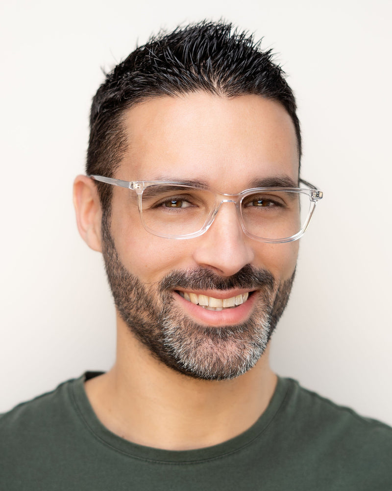 Man wearing Felix Gray Faraday glasses in Panorama